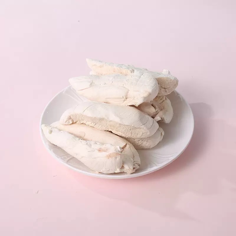 Freeze-dried chicken breast pieces