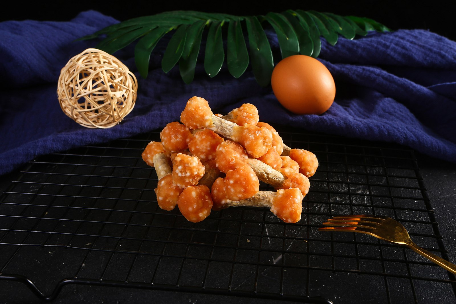 Dumbbell-shaped chicken treat