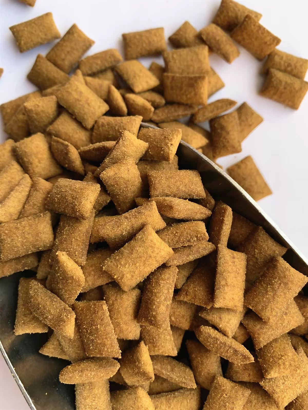Filled cat biscuits