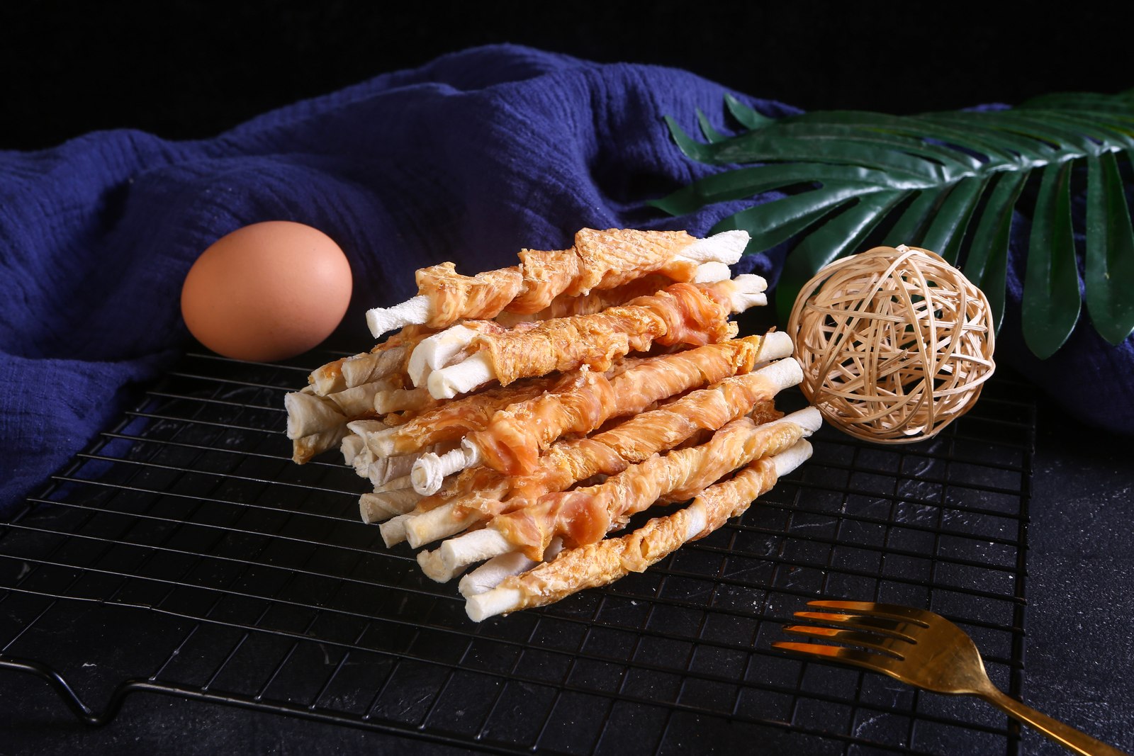 Chicken-wrapped bovine rawhide roll